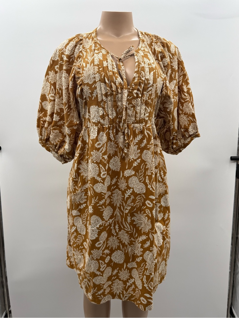 Universal Thread Women’s XS Brown/White Floral V-Neck 3/4 Puff Boho Dress